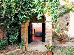 Rustic Farmhouse in Cortona With Swimming Pool