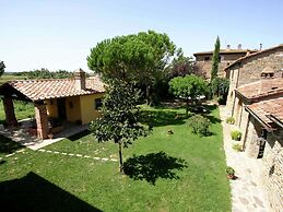 Rustic Farmhouse in Cortona With Swimming Pool