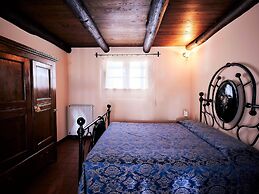 Rustic Farmhouse in Cortona With Swimming Pool