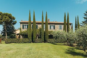 Rustic Farmhouse in Cortona With Swimming Pool