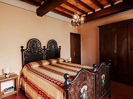 Rustic Farmhouse in Cortona With Swimming Pool