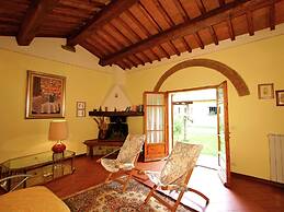 Rustic Farmhouse in Cortona With Swimming Pool