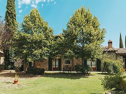 Rustic Farmhouse in Cortona With Swimming Pool