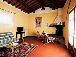 Rustic Farmhouse in Cortona With Swimming Pool