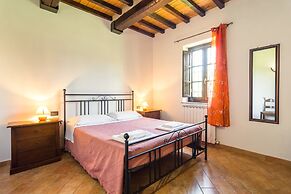 Farmhouse in Perugia With Swimming Pool