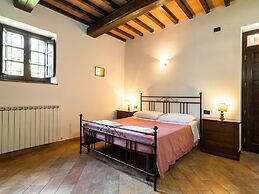 Farmhouse in Perugia With Swimming Pool