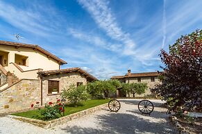Farmhouse in Perugia With Swimming Pool