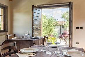 Farmhouse in Perugia With Swimming Pool
