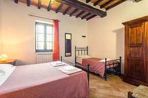 Farmhouse in Perugia With Swimming Pool