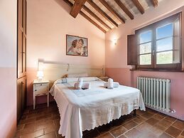 Quaint Cottage in Citta Della Pieve With Pool