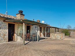 Quaint Cottage in Citta Della Pieve With Pool