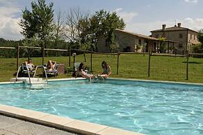 Quaint Cottage in Citta Della Pieve With Pool