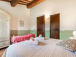 Quaint Cottage in Citta Della Pieve With Pool