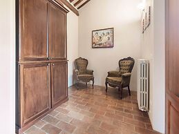 Quaint Cottage in Citta Della Pieve With Pool