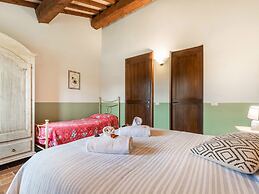 Quaint Cottage in Citta Della Pieve With Pool