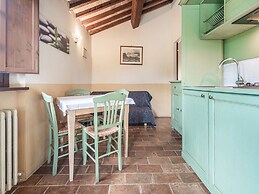 Quaint Cottage in Citta Della Pieve With Pool