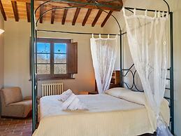Quaint Cottage in Citta Della Pieve With Pool