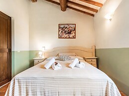 Quaint Cottage in Citta Della Pieve With Pool
