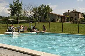 Quaint Cottage in Citta Della Pieve With Pool