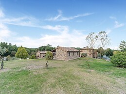 Quaint Cottage in Citta Della Pieve With Pool