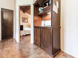 Quaint Cottage in Citta Della Pieve With Pool