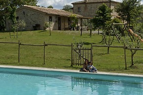 Quaint Cottage in Citta Della Pieve With Pool
