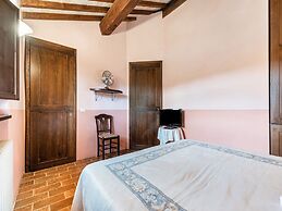 Quaint Cottage in Citta Della Pieve With Pool
