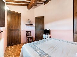 Quaint Cottage in Citta Della Pieve With Pool