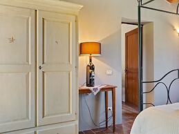 Quaint Cottage in Citta Della Pieve With Pool