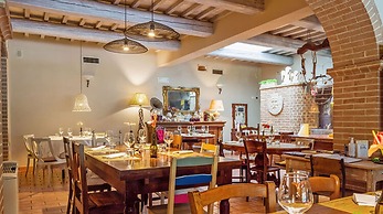 Quaint Cottage in Citta Della Pieve With Pool