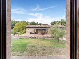 Quaint Cottage in Citta Della Pieve With Pool