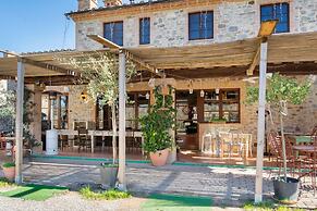 Quaint Cottage in Citta Della Pieve With Pool