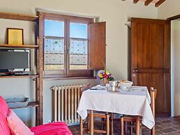 Quaint Cottage in Citta Della Pieve With Pool