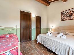 Quaint Cottage in Citta Della Pieve With Pool