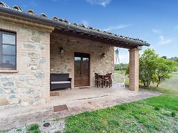 Quaint Cottage in Citta Della Pieve With Pool