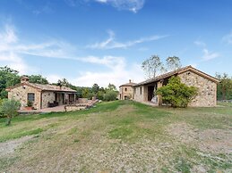 Quaint Cottage in Citta Della Pieve With Pool