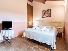Quaint Cottage in Citta Della Pieve With Pool