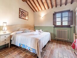 Quaint Cottage in Citta Della Pieve With Pool