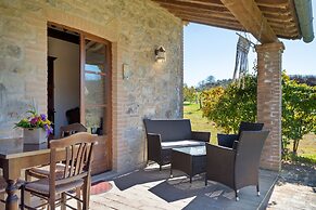 Quaint Cottage in Citta Della Pieve With Pool