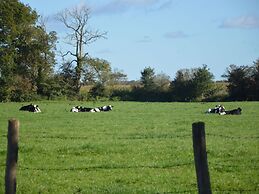 Lovely Holiday Home in Osmanville With Terrace