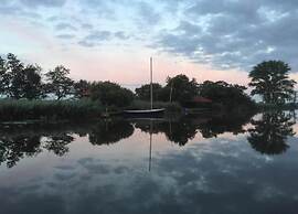 Apartment Located Directly on the Sneekermeer