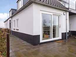 Apartment Located Directly on the Sneekermeer