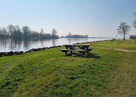 Apartment Located Directly on the Sneekermeer