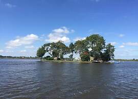 Apartment Located Directly on the Sneekermeer