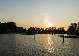 Apartment Located Directly on the Sneekermeer