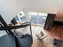 Apartment Located Directly on the Sneekermeer