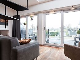 Apartment Located Directly on the Sneekermeer