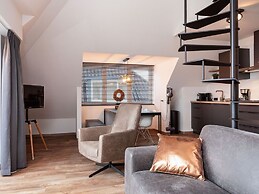 Apartment Located Directly on the Sneekermeer