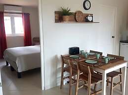 Air-conditioned Mama Sha Apartment Near Jan Thiel