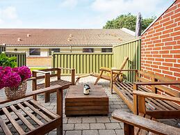 6 Person Holiday Home on a Holiday Park in Hemmet